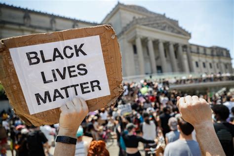  Black Lives Matter Protests: การต่อต้านความอยุติธรรมทางเชื้อชาติในสหรัฐอเมริกา