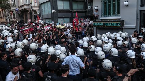  Gezi Park Protests: การต่อต้านที่ทำให้ตุรกีสะท้อนและเปลี่ยนแปลง